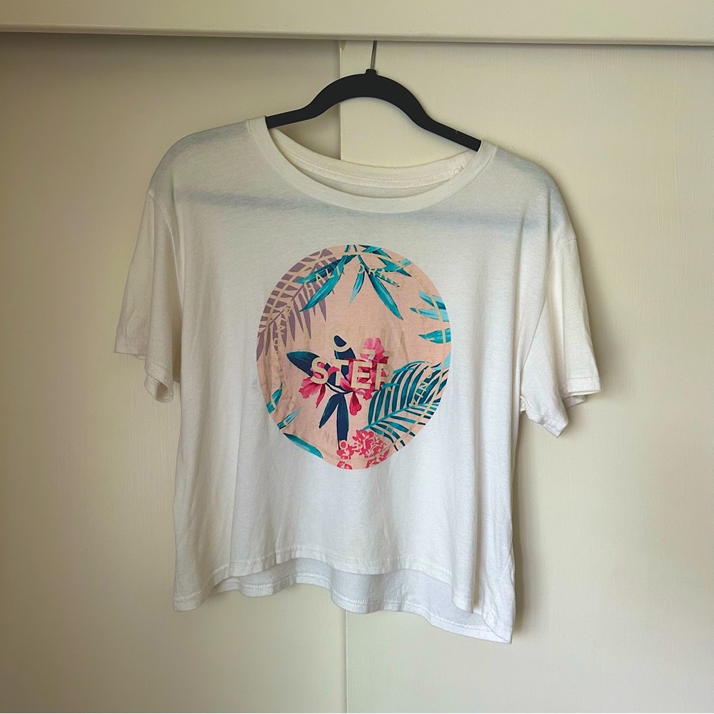 Women’s Hollister Graphic Tee / Crop Top